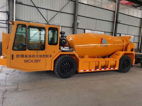 礦用濕噴臺(tái)車(chē)，礦用混凝土泵，礦用攪拌機(jī)發(fā)貨